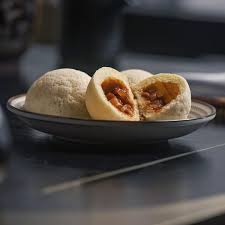 Mott 32 signature dishes Apple Wood Roasted Peking Duck “Mott 32 Cut”
Signature Crispy Sugar-Coated Pork Buns
Signature Lobster “Ma Po Tofu”